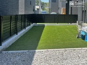 お子様の遊びスぺースとなる人工芝敷きのお庭[施工後]