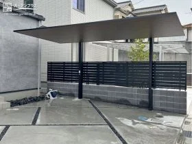 無駄のない洗練された意匠のカーポート[施工後]