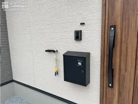 壁面に取り付けた玄関機器[施工後]