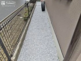 雑草や害虫を軽減し清潔に保つ犬走り[施工後]