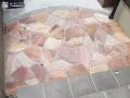 メリハリのある鮮やかな乱形石貼りのアプローチ