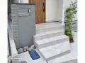 自然の美しさを感じられるナチュラルモダンな門周り