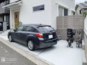 ナチュラルな印象のお住まいにも調和するモダンな新築外構