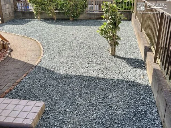 雑草万全で景観を整えたことでアプローチや植栽が映えるリフォーム工事