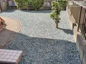 雑草万全で景観を整えたことでアプローチや植栽が映えるリフォーム工事