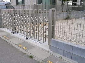 強風時のたわみにも強い伸縮門扉[施工後]