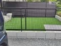 フェンスや門扉で囲ったクローズなお庭
