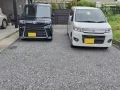 砂利敷きで整えた駐車スペース