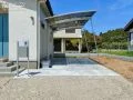 雨風にも対応するサポート柱付きカーポート