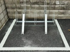 整然と並べられるサイクルラック[施工後]