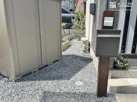 植栽の瑞々しさも感じられる雑草対策工事