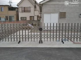 開口スペースを有効に利用できる伸縮門扉[施工後]