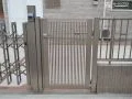 クローズ外構でも人の行き来がしやすくなる門扉