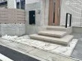 ナチュラルモダンな色合いの高級感を演出する門周り