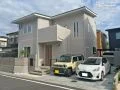 グレイッシュなカラーでバランスを取ったシンプルモダンな新築外構