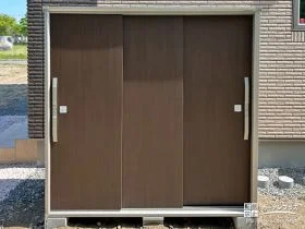 室内やお庭の整理に役立つシックな物置の設置工事