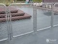 お客様にて御支給いただいたフェンスでお庭境界を明示いたしました。