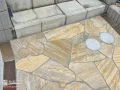 隠し要素を入れた華やかな乱形石のアプローチ