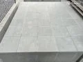 テラス周りに上質な空間を生み出すタイルデッキ