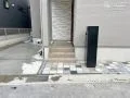 カラフルなタイルが毎日を明るく出迎えてくれる可愛らしい新築外構
