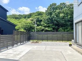 お隣さん同士のプライバシーを守る目隠しフェンス[施工後]