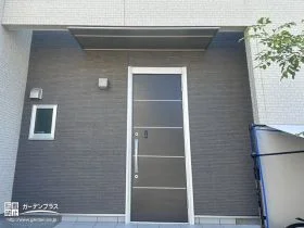 雨や日差しを気にせず快適に過ごせるようになる屋根の設置工事
