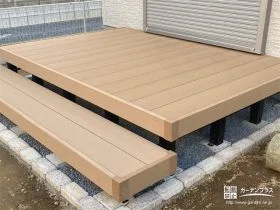 段床を付けて安全に行き来できるウッドデッキの設置工事