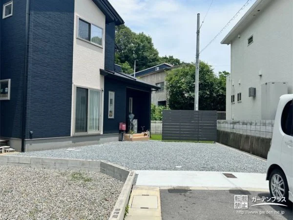 コンクリートと砂利で快適に停められる駐車スペース舗装工事
