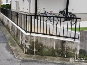 高低差のあるお住まいの安全性を高めるフェンスの設置工事