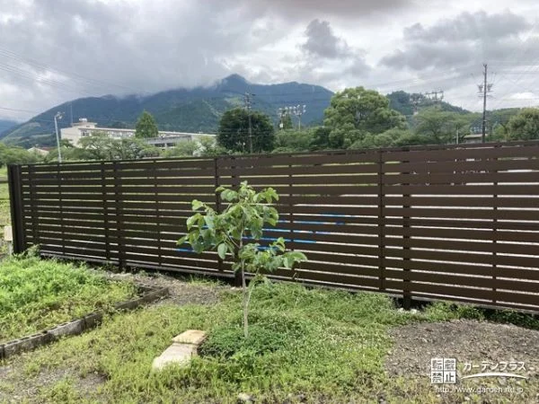 2段支柱で防犯性を高めた目隠しフェンス設置工事