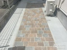 バイクの乗り入れも可能でデザイン性にも配慮したアプローチ工事