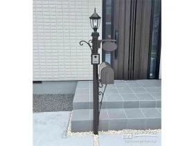 クラシックデザインが目を引く機能門柱[施工後]