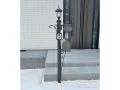 クラシックデザインが目を引く機能門柱