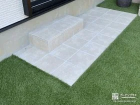 掃き出し窓前にステップとテラスを設置[施工後]