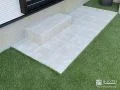 掃き出し窓前にステップとテラスを設置