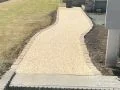 滑りにくく色合いが優しい樹脂舗装アプローチのリフォーム工事