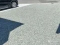 予備の駐車スペースは砂利敷きに