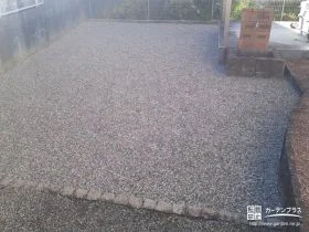 周りの雰囲気に調和する砂利敷き工事[施工後]