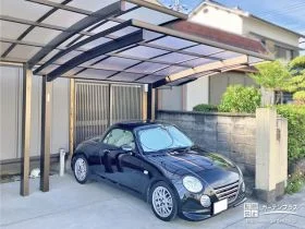 2台のカーポートが敷地にすっきりと収まるリフォーム工事