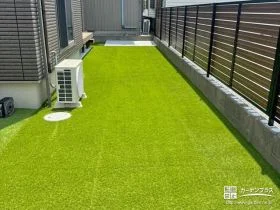 お子様の遊び場にぴったりの柔らかい人工芝を敷いたお庭リフォーム工事