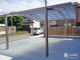 ナチュラルなお住まいにぴったりのラウンド屋根カーポート[施工後]