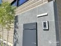 大判のタイルが高級感を演出するタイル門柱