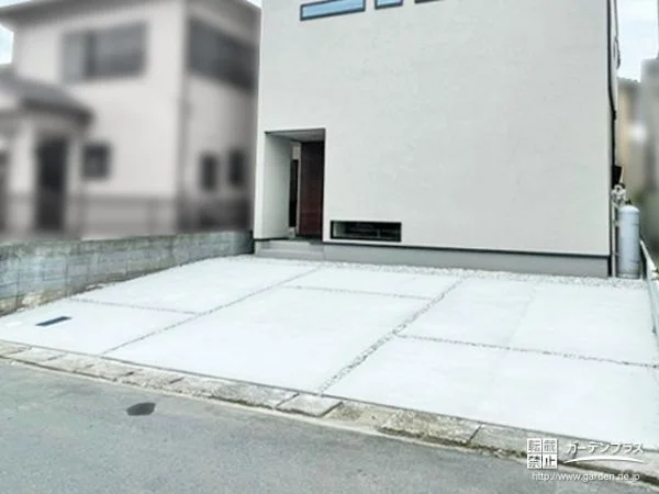 シンプルな仕上がりが洗練された建物に調和する新築外構