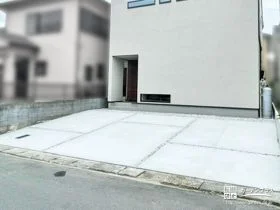 シンプルな仕上がりが洗練された建物に調和する新築外構
