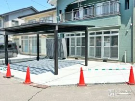 石の跳ねを気にしなくてもいい快適な駐車スペースの舗装工事