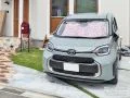 ファサードに一体感をもたらすナチュラルな駐車スペース