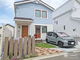 温かみのある北欧風のお住まいに合わせたナチュラルな新築外構