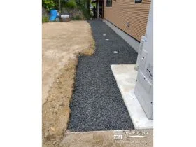 ぬかるみ対策に砂利を敷設[施工後]