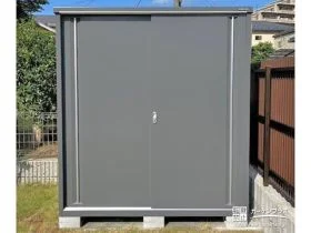 高さのある荷物もすっきり収納できる物置[施工後]