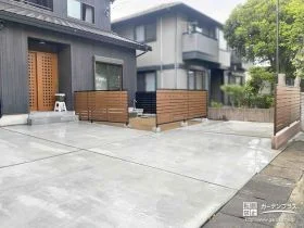 駐車スペースの舗装とドッグラン用のフェンスの設置工事